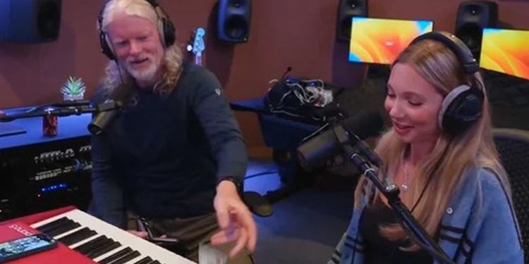 El CEO de Twitch generó polémica al dar una propina de dinero en efectivo a un streamer