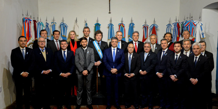 El Gobierno convocó a gobernadores para poner en marcha el debate por reformas