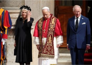El rey Carlos III rezó con el papa León XIV, un hecho histórico en 500 años