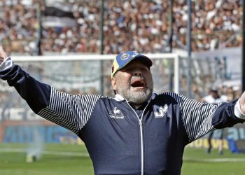 En medio de la sanción por doping que marcó al fútbol: la primera experiencia de Diego Maradona como DT