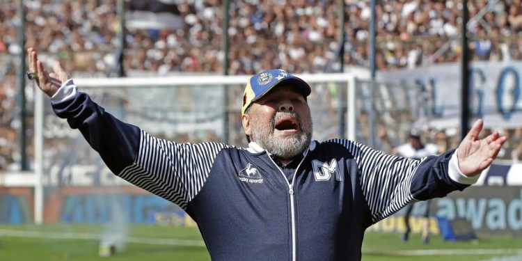 En medio de la sanción por doping que marcó al fútbol: la primera experiencia de Diego Maradona como DT