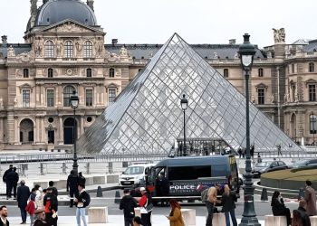 Hallaron una de las joyas robadas en el Museo del Louvre: cuál es y cuánto vale