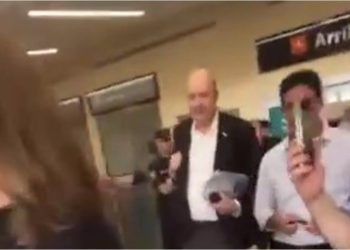 Insultos y repudio a Federico Sturzenegger en su llegada a La Pampa