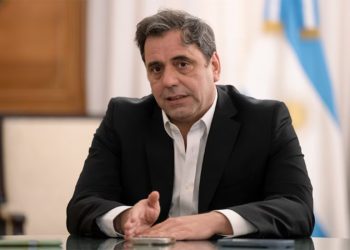 Kicillof le respondió al gobierno por la reimpresión de boletas sin Espert: «Justo les sobraban 15 mil millones, caraduras»