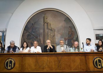 La CGT recibió a Jorge Taiana y cuestionó la reforma laboral de Javier Milei