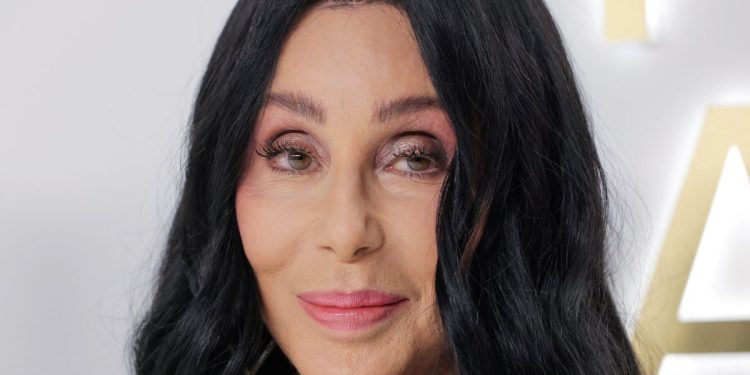La foto de Cher que emociona a todos sus fans: el antes y después de la cantante en una misma imagen creada por la Inteligencia Artificial