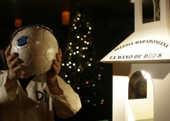 La Iglesia Maradoniana celebró el cumpleaños 65 de Diego: sus hermanas dijeron presente y fueron “bautizadas”