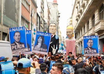 Leales de corazón: sentires de la caravana para bancar a Cristina