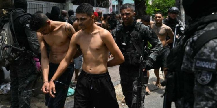 Los jefes del Comando Vermelho fueron alertados cuatro horas antes del operativo en Río de Janeiro