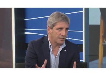 Luis Caputo aseguró que “no se va a salir de la flotación entre bandas” y que EEUU podrá seguir “comprando pesos”