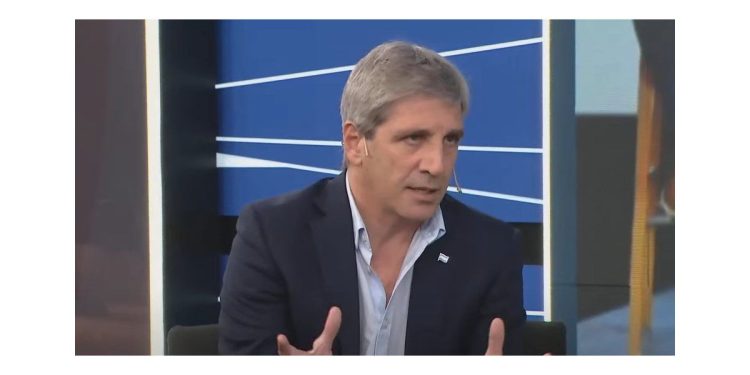 Luis Caputo aseguró que “no se va a salir de la flotación entre bandas” y que EEUU podrá seguir “comprando pesos”