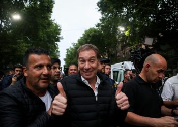 Milei hizo campaña en Tres de Febrero y pidió no volver a «la barbarie comunista de los Kirchner»