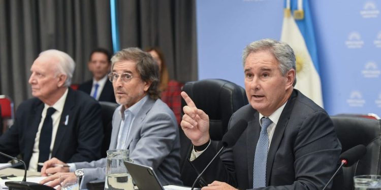 Pablo Quirno en Diputados: aunque no precisó el monto del auxilio financiero, aseguró que EEUU “utilizará todo lo que tenga a su alcance”