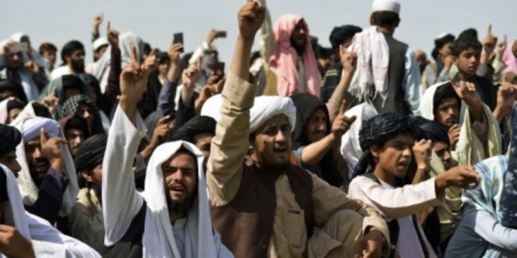 Pakistán y Afganistán sellaron un alto el fuego inmediato tras días de tensión fronteriza