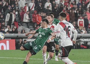 Sarmiento logró un triunfo histórico y dejó a River ahogado en su crisis deportiva