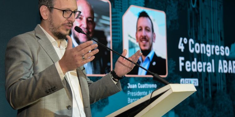 Juan Cuattromo en el Congreso de ABAPPRA: “Argentina necesita una nueva federalidad financiera que llegue a todo el país”