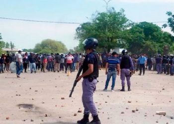 Pedían pan y Zdero les dio balas. Mirá los videos