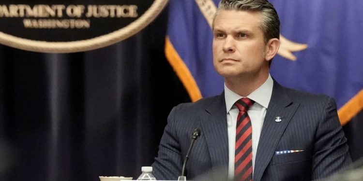 Acusan al secretario de Defensa de EEUU por “crimen de guerra” tras conocerse ataque a embarcación en el Caribe