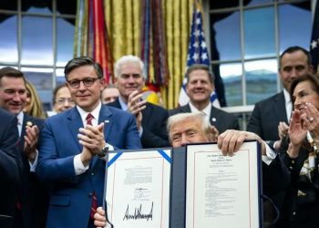 Alivio para millones en EEUU: vuelve la ayuda alimentaria y revierten despidos masivos