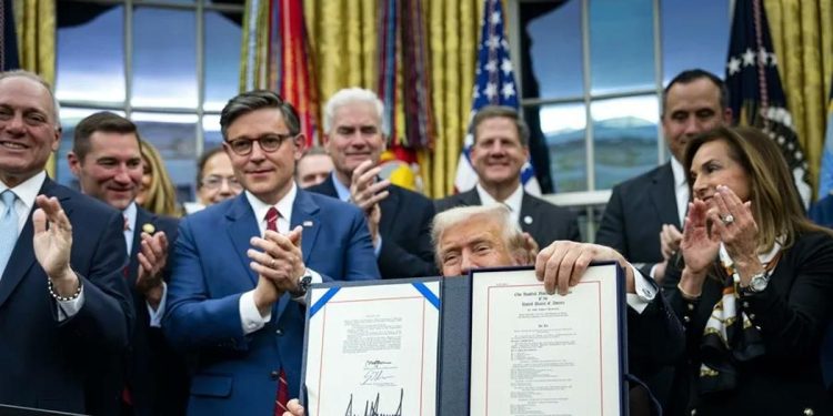 Alivio para millones en EEUU: vuelve la ayuda alimentaria y revierten despidos masivos