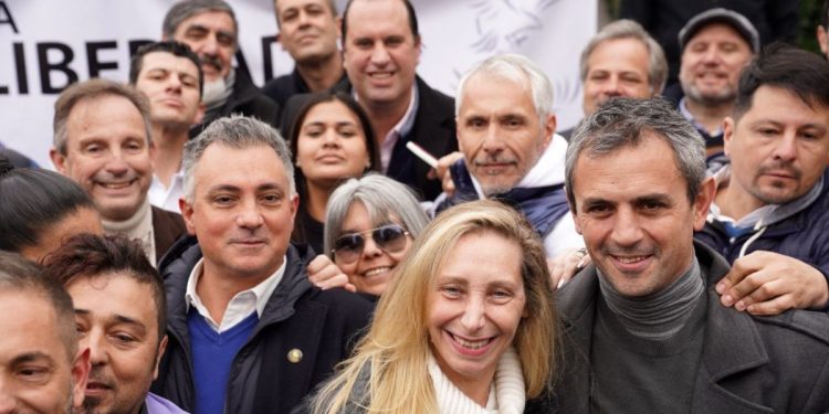 Arde la interna en La Libertad Avanza: Karina Milei blinda bloques de la Legislatura bonaerense