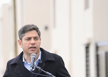 Axel Kicillof le envió una carta a Javier Milei con críticas a su gestión, pero lo convocó a reunirse “para articular políticas públicas”