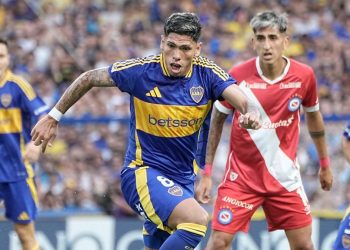 Boca recibe a Argentinos Juniors este domingo: hora, TV y formaciones