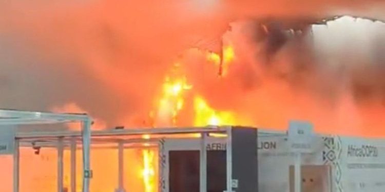 Brasil: evacuaron la zona de negociaciones de la COP30 por un incendio