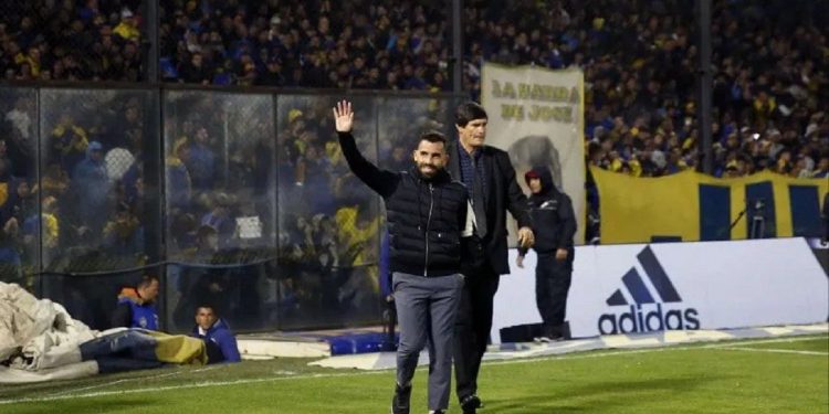 Carlos Tevez volverá a la Bombonera: cómo le fue enfrentando a Boca como DT