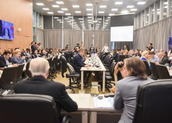 Con lo justo, el Gobierno impuso su dictamen para el tratamiento del Presupuesto 2026