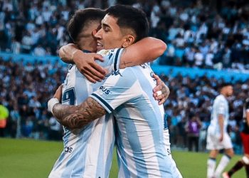 Con un gol agónico, Racing le dio otro golpe a River y avanzó a cuartos