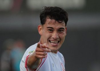 Con uno menos, Barracas Central le ganó a Deportivo Riestra y avanzó a cuartos de final