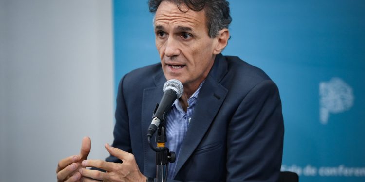 Conferencia de prensa en la gobernación bonaerense