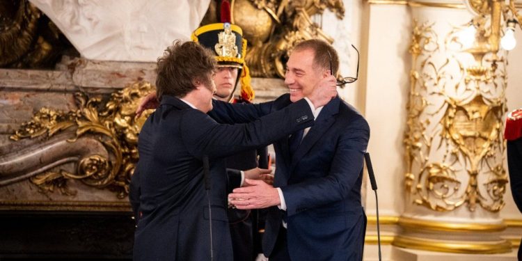 Diego Santilli sigue con su gira federal y se reúne con el gobernador Rolando Figueroa en Neuquén