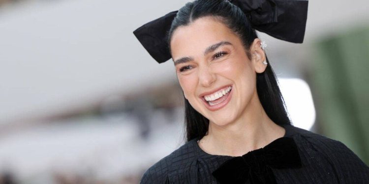 Dua Lipa sorprendió en la Marcha del Orgullo con un saludo especial a los argentinos