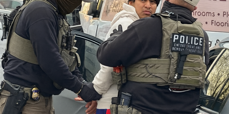 EEUU incorpora escaneo facial e inteligencia artificial para acelerar la identificación y expulsión de inmigrantes