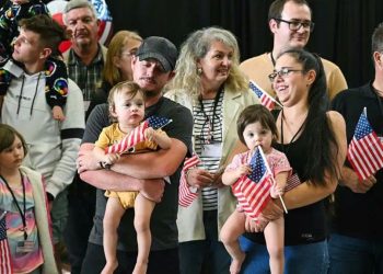 EEUU recibe a los “afrikáners”, sudafricanos blancos que llegan como refugiados por “sufrir discriminación racial”