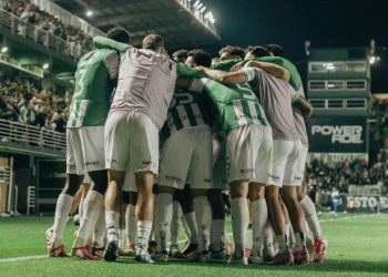 El Clásico del Sur tiene dueño: Banfield venció 2-1 a Lanús y sueña con la clasificación
