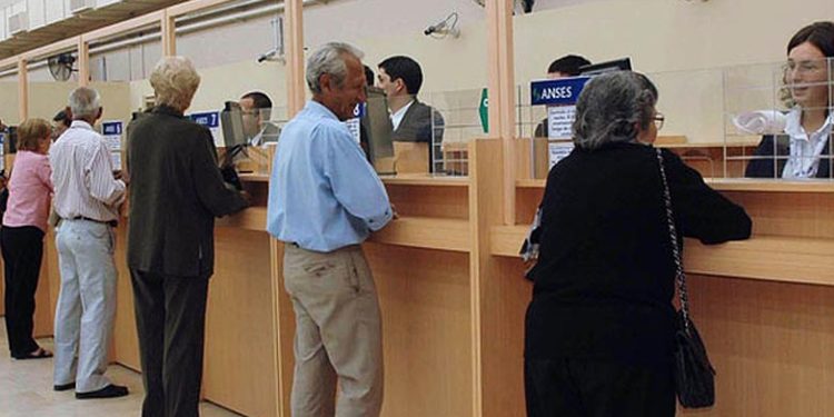 El gobierno oficializó el último aumento del año para las jubilaciones