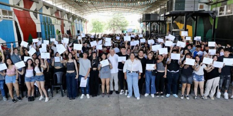 En Avellaneda, la juventud tiene derecho a disfrutar su viaje de egresados solidario