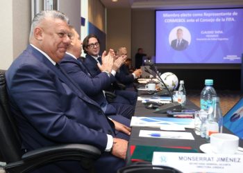 En medio de la polémica con el Gobierno, Claudio Tapia fue ratificado por CONMEBOL como representante ante FIFA