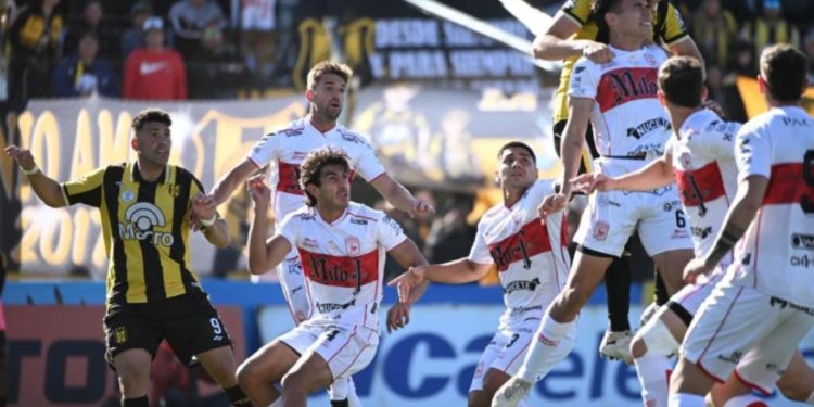 En un partido que terminó en batalla campal, Deportivo Madryn eliminó a Morón y jugará la final del reducido ante Estudiantes de Río Cuarto