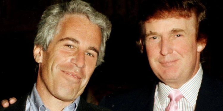 Escándalo en EEUU: Donald Trump “pasó horas” con una de las víctimas de Jeffrey Epstein, según un mail