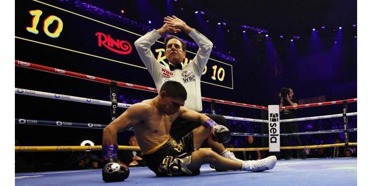 Golpe devastador: el Puma Martínez cayó en la unificación supermosca