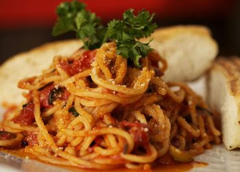 Italia en La Plata, cordero costero y frutillas, las variantes gastronómicas para este finde