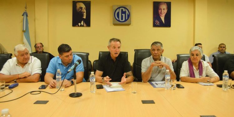 La CGT recibió a diputados del peronismo y advirtió por la reforma laboral: “Si no nos llaman, chocarán contra la pared”