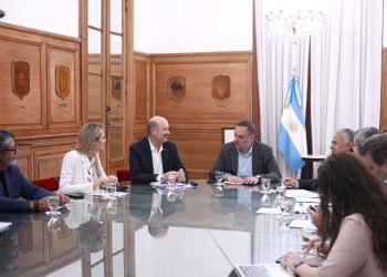 Los gremios rechazan la reforma laboral presentada en el Consejo de Mayo y aceleran alianzas con pymes