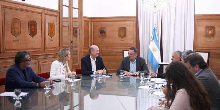 Los gremios rechazan la reforma laboral presentada en el Consejo de Mayo y aceleran alianzas con pymes