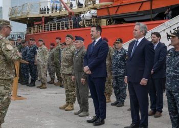 Luis Petri encabezó el inicio de la Campaña Antártica de Verano y presentó al nuevo ministro de Defensa ante militares