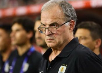 Marcelo Bielsa afirmó que no renunciará al cargo de DT de la Selección uruguaya pese a los rumores